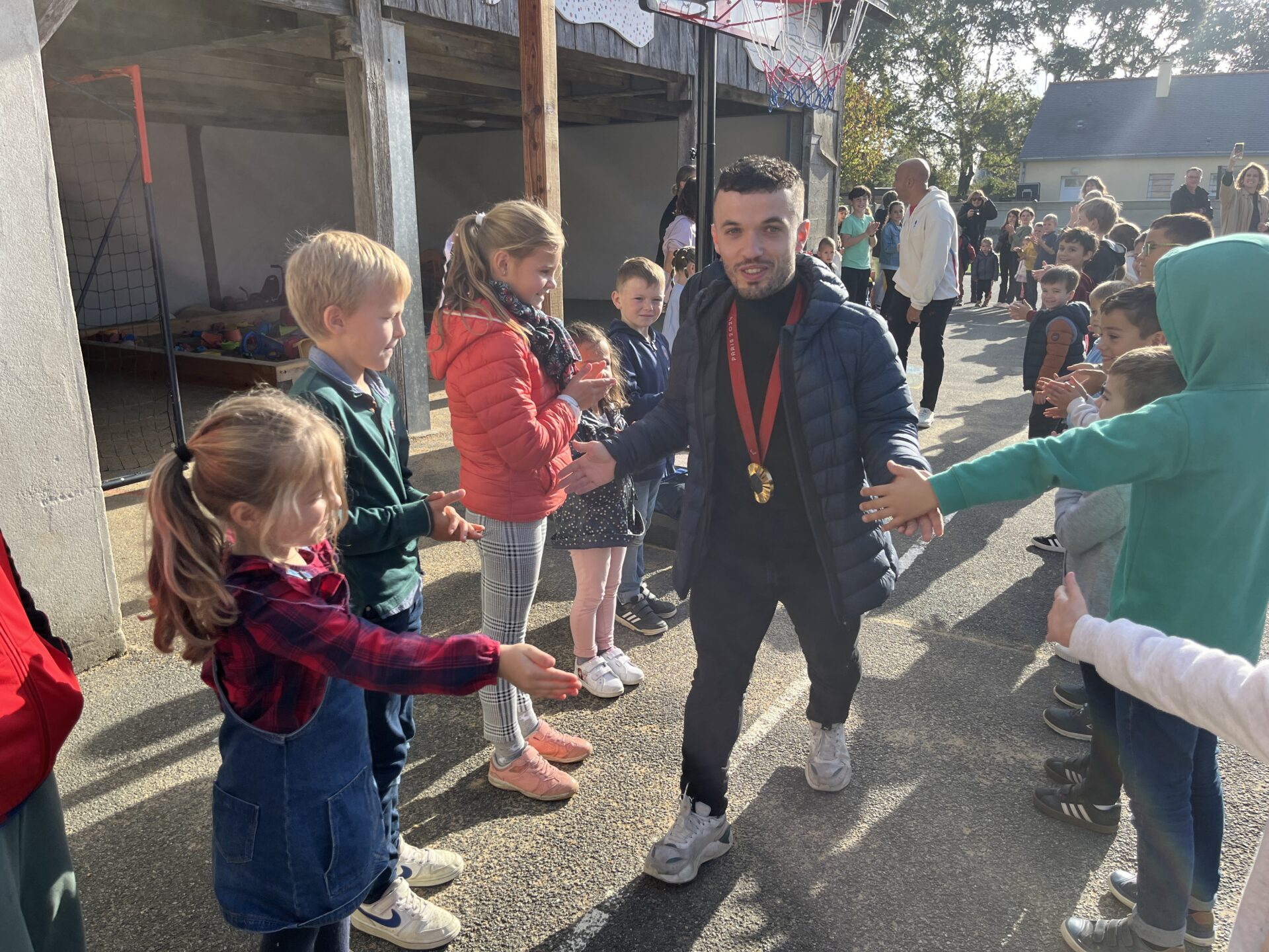 image Un champion paralympique à l'école Saint-Aubin